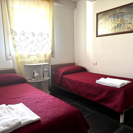 Casa Vacanze "Il Porticciolo" Manerba del Garda Exterior foto
